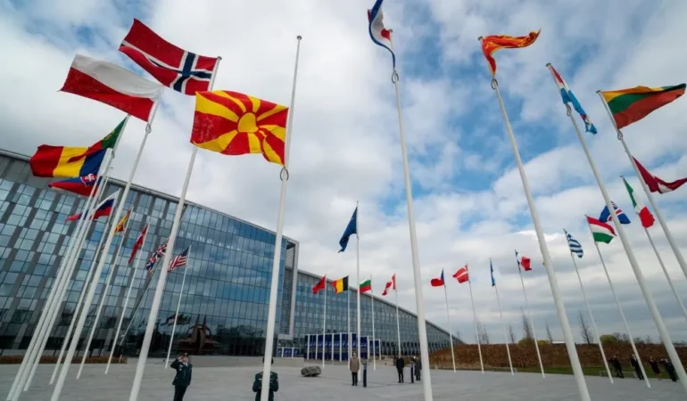 Flamuri-i-Maqedonise-ne-NATO-1024x582-1