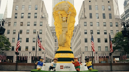Lego ndërton trofeun gjigant të Kampionatit Botëror me 1 3 milionë tulla 