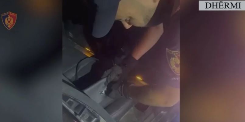 Synonin kalimin ilegal të kufirit Shqipëri-Greqi, në mesin e tyre edhe një person nga Kosova