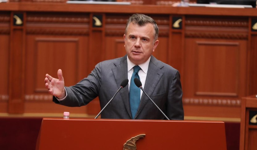 balla-ky-kuvend-vazhdon-deri-ne-2029-kreu-i-grupit-te-ps-krahason-protestuesit-me-sjelljen-e-nazisteve