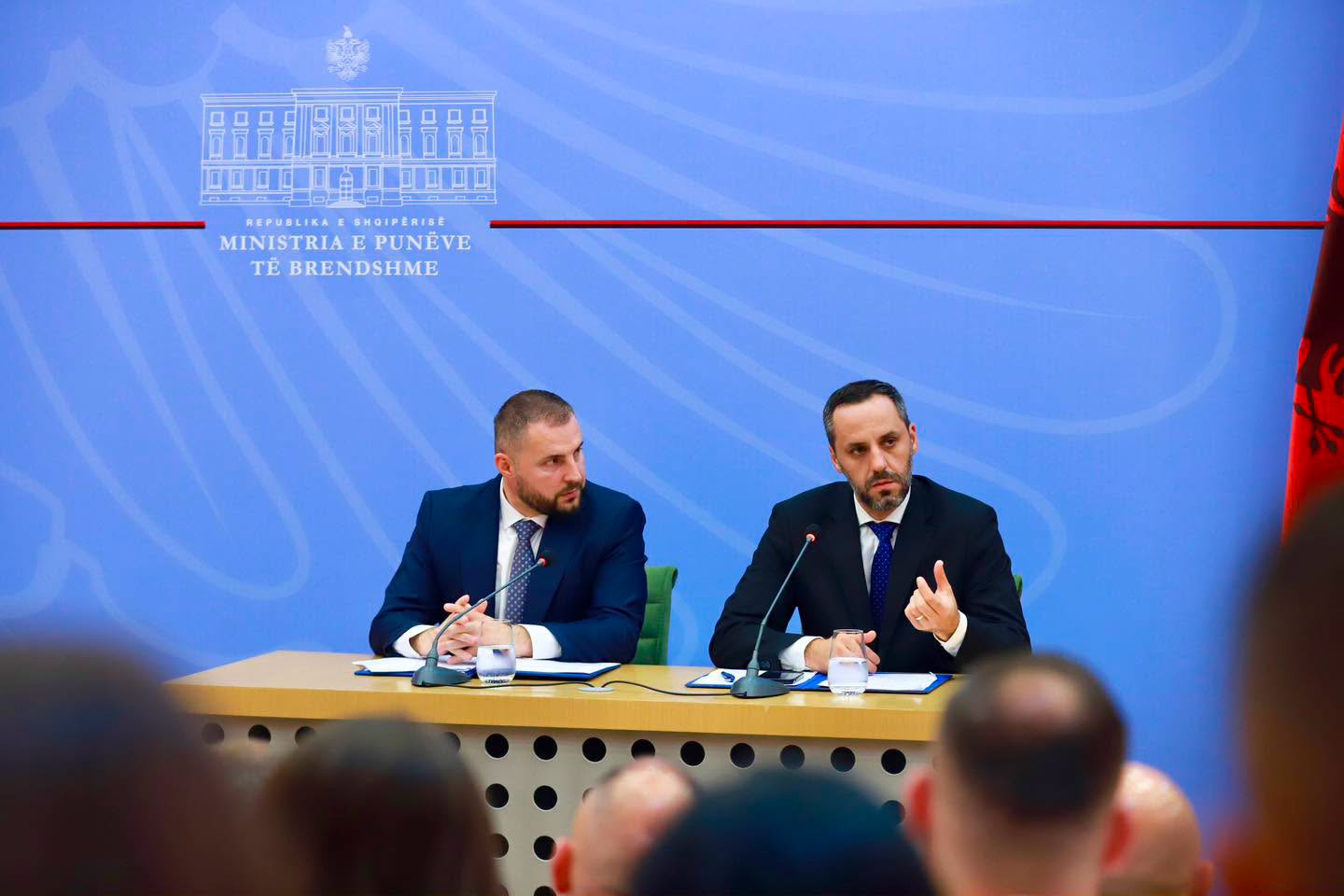 lamallari-mbledh-drejtuesit-e-amp-lufta-kunder-korrupsionit-ne-radhet-e-policise-se-shtetit-prioritet-qe-nuk-negociohet
