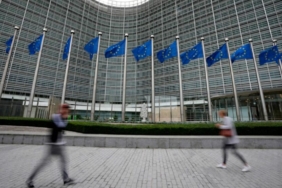 bashkimi-europian-flamuj-1024x559-1