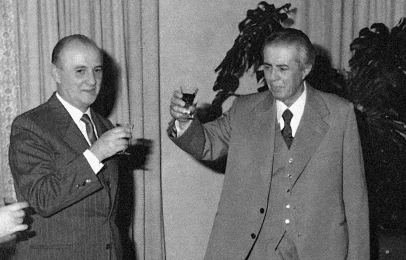 zbulohet-biseda-sekrete-e-enver-hoxhes-me-mehmet-shehun-e-ramiz-aline-per-kosoven-me-1981