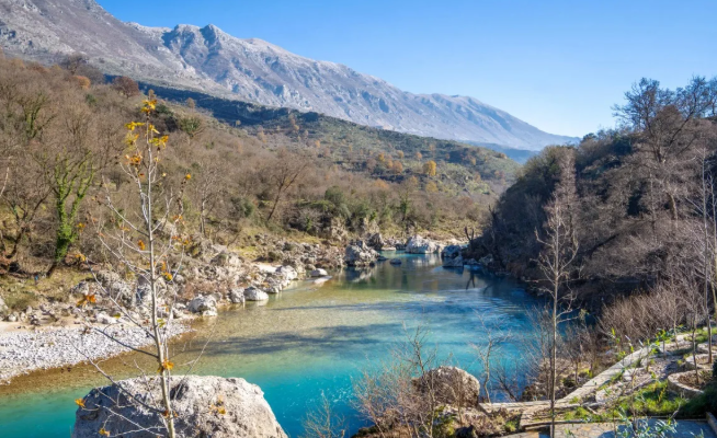 Banori shpëton një 10 vjeçare nga mbytja në lumin Vjosa