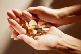 hand-holding-pills-1200x628-facebook-1200x628_hd_sd.jpg