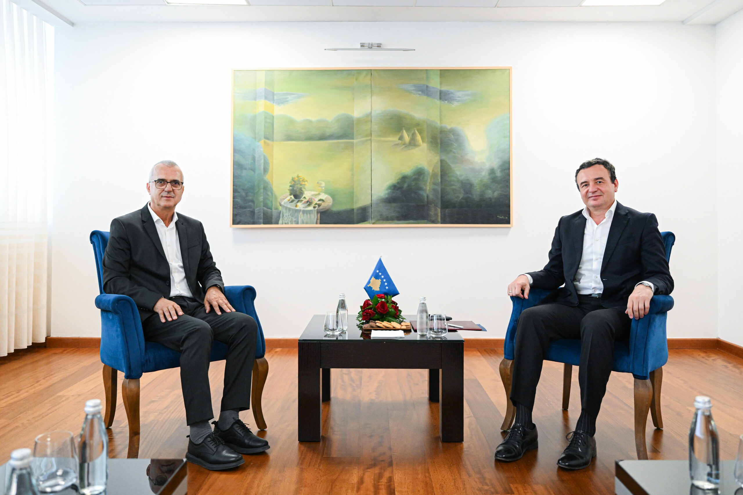 Kurti emëron Enver Dugollin zëvendësministër të parë të Punëve të Brendshme