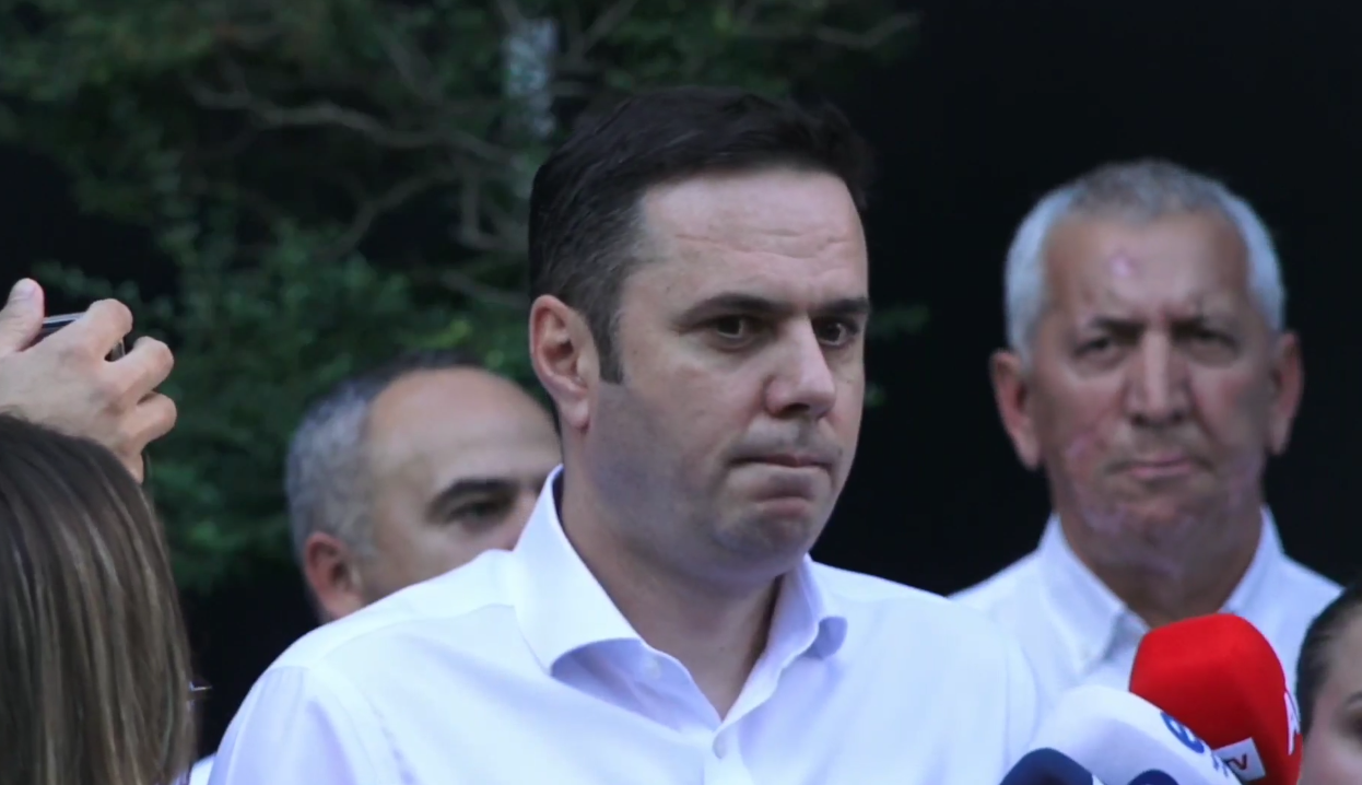 Abdixhiku  Nuk është deponuar asnjë nënshkrim për shkarkimin tim  nuk e mendoj dorëheqjen
