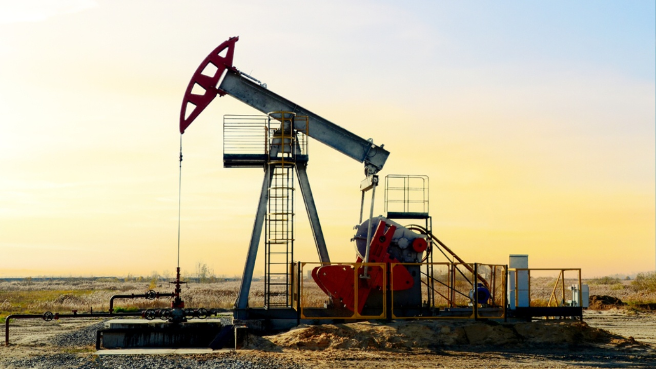 on-site-oil-drilling_sd