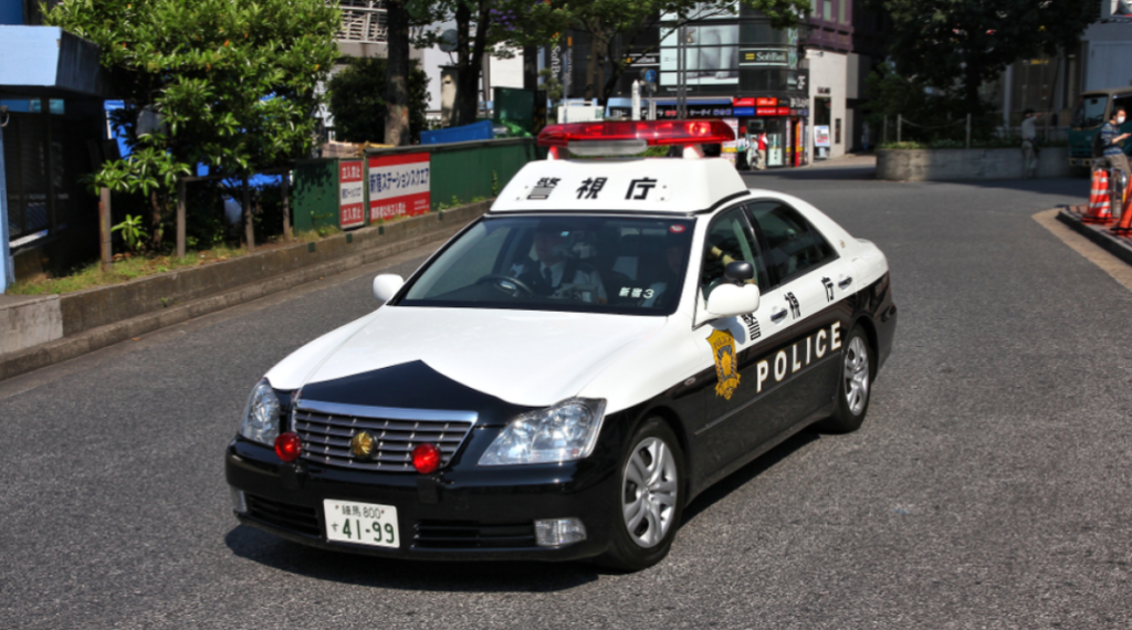 I qepi buzët me gjilpërë dhe pe shoqes së dhomës, arrestohet 49-vjeçarja në Tokyo, viktima kërkoi ndihmë me shkrim