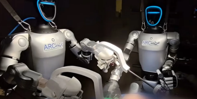 hapi-i-pare-drejt-kirurgjise-se-te-ardhmes-roboti-humanoid-kryen-me-sukses-operacionin-e-pare