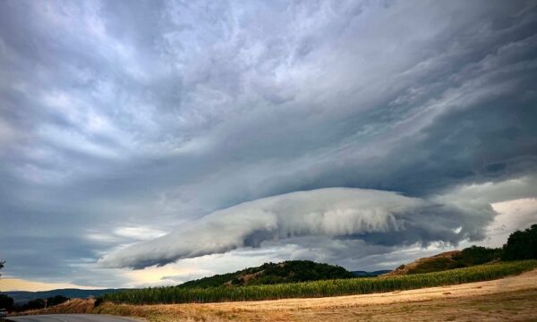  Shelf clouds   lloji i veçantë i reve që u paraqiten dje përgjatë stuhisë me shi e breshër në Kosovë
