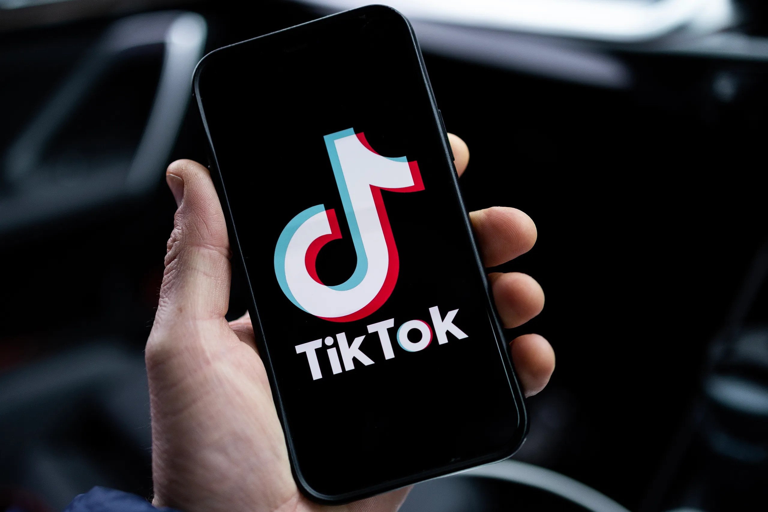 mbi-gjysma-e-videove-me-te-ndjekura-ne-tiktok-per-shendetin-mendor-permbajne-keqinformim