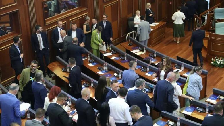 Deputetët e PDK-së mblidhen në orën 11:00 në Kuvend