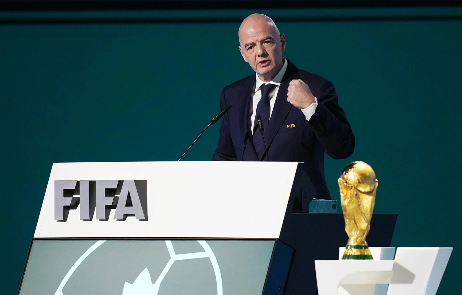 fifa-i-bie-pishman-braktis-planin-per-shitje-te-disa-aksioneve-te-invesitoret-private