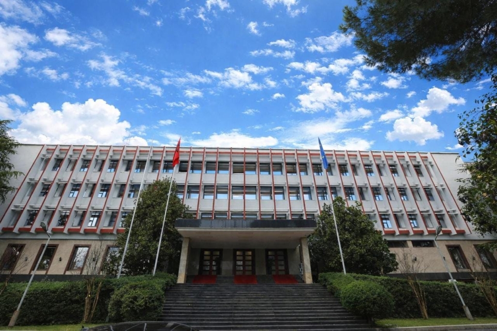 Pritjet e gjata në pikat kufitare, ministria e Jashtme: Po bisedojmë me autoritetet malazeze dhe kroate