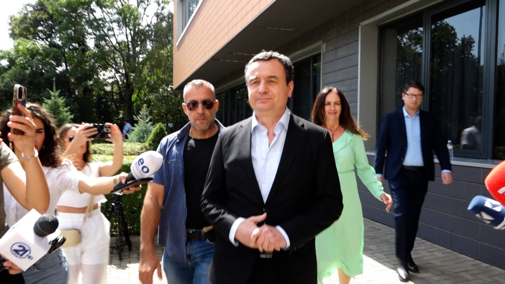 “I kemi mundësitë reale, urojmë të arrijmë marrëveshje”, Kurti para takimit me Abdixhikun