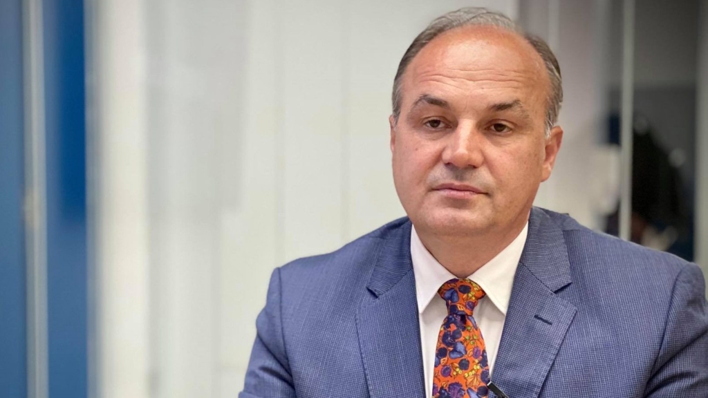 Enver Hoxhaj nga Prizreni, mesazh Hagës për katërshen e UÇK-së: Në emër të popullit, shpalleni të pafajshëm
