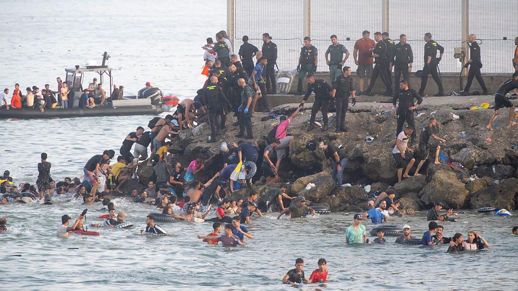 BE kërkon forcimin e kufijve pas valës së emigrantëve në Spanjë