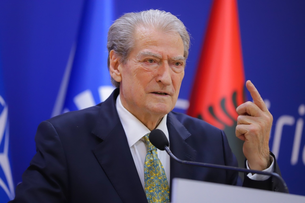 Berisha reagon ndaj Vuçiçit: Deklaratat e tij sinjal alarmi për Kosovën dhe të gjithë rajonin