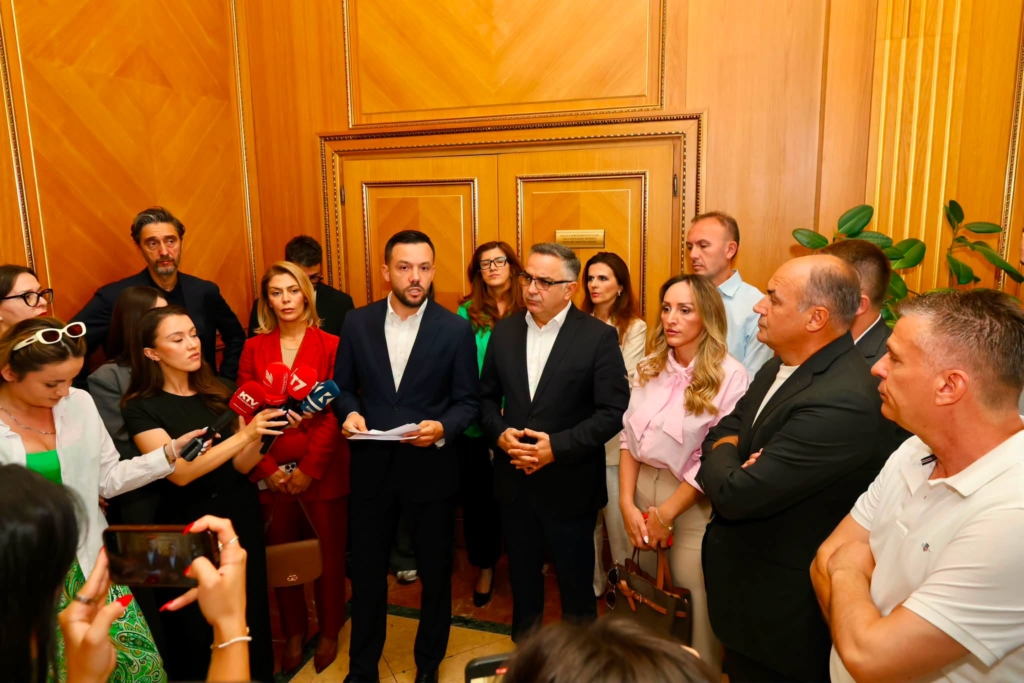 Çitaku: Dyert e Kuvendit të mbyllura, Republika po mbahet peng nga Kurti