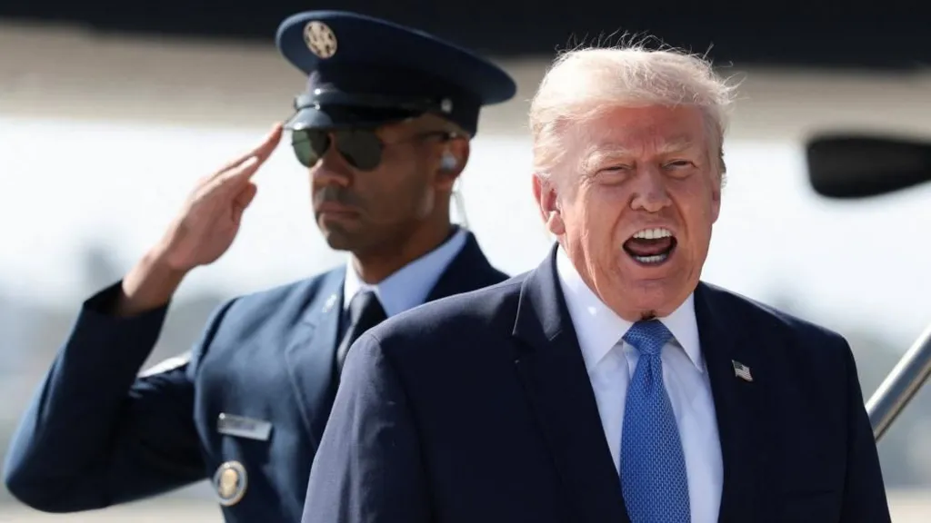 Trump: Irani do të “goditet shumë rëndë” nëse Ngushtica e Hormuzit nuk hapet