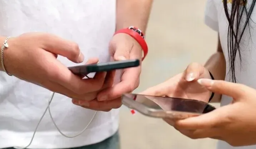 Bullgaria po mendon kufizimin e përdorimit të mediave sociale nga fëmijët