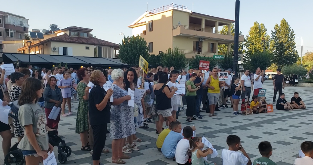 Kundër Reformës Territoriale! Qytetarët e Dimalit në protestë, firmosin peticion kundër shkrirjes së Bashkisë