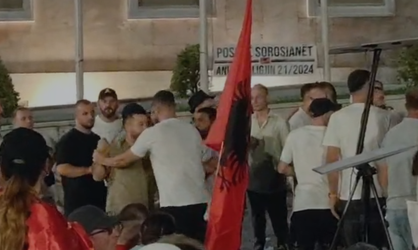 Tension para Kryeministrisë, protestuesit përplasen mes njëri-tjetrit