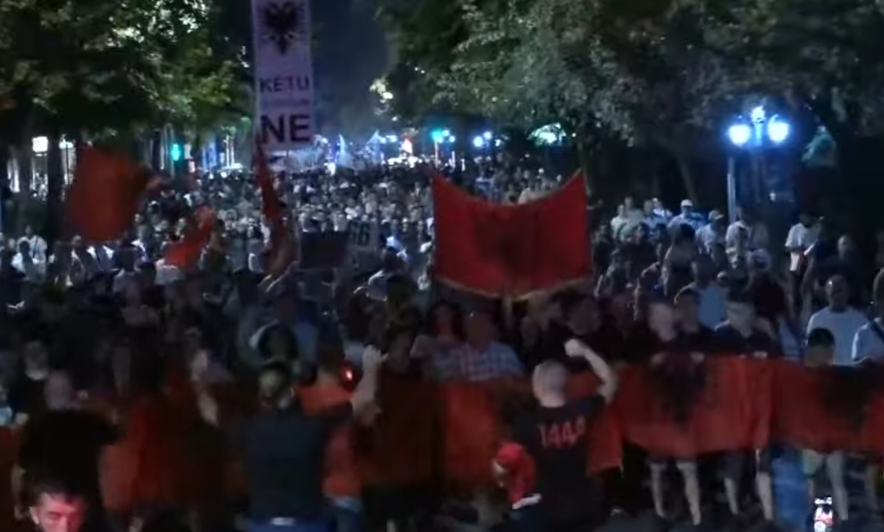 Dita e 66 e protestës, qytetarët marshojnë në rrugë