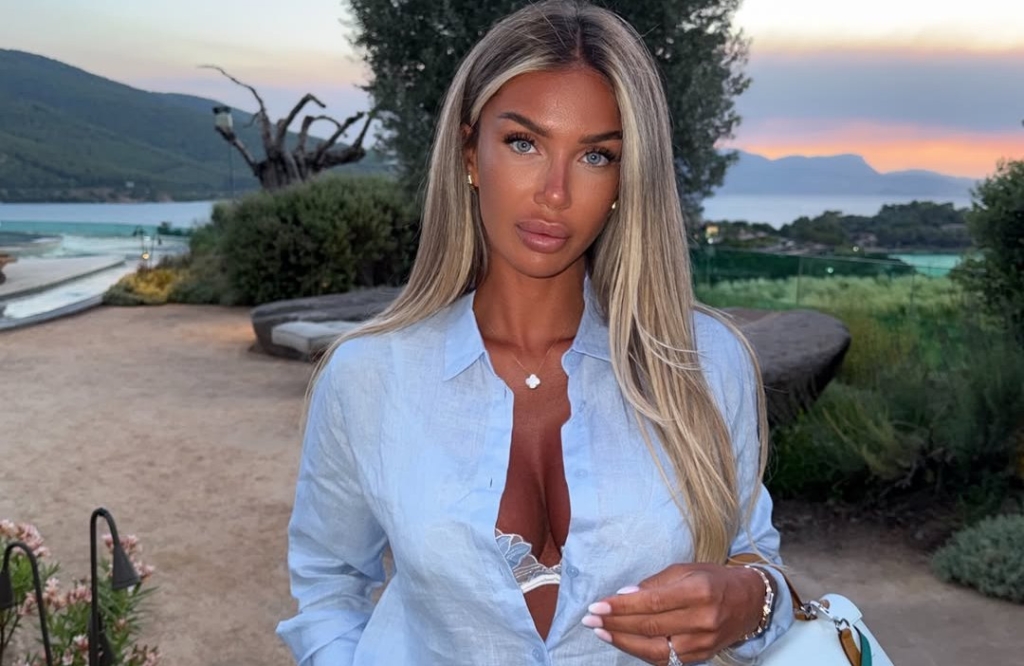 La bikinit në valixhe, kështu është veshja e fundit e Adelina Tahirit