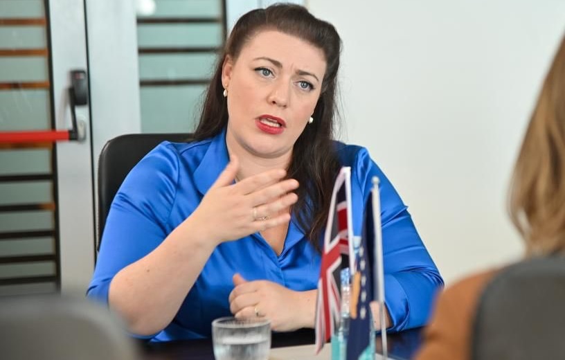 Kearns: Evropa t’i “luftojë” lidhjet Serbi-Rusi-Kinë, Britania qëndron krah Kosovës