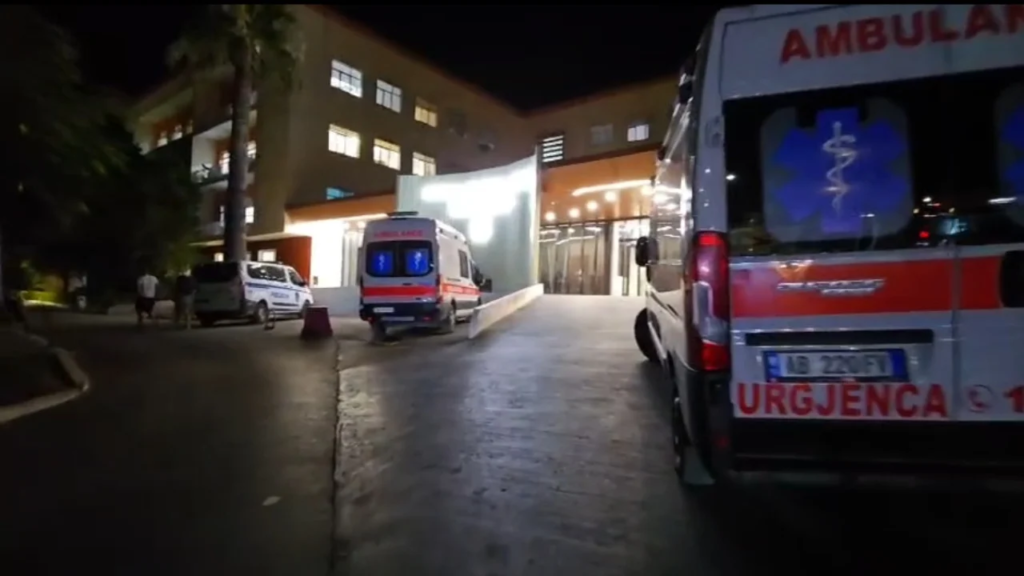 Zjarri me katër të plagosur në skafin në Porto Palermo, dyshohet se benzina mori flakë nga një cigare që një prej të lënduarve po konsumonte!