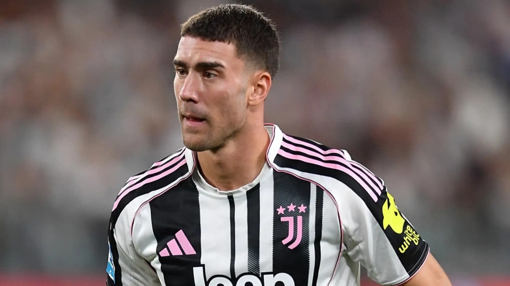 Vlahovic mbetet bardhezi, por kësaj radhe jashtë Italisë/ Sulmuesi serb transferohet te gjiganti turk…