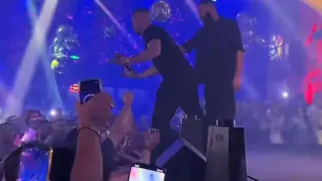 Pas incidentit me fansin në Gjakovë, reagon Don Xhoni në rrjete sociale