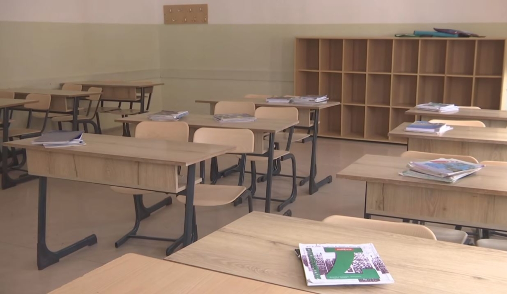 Viti shkollor: Me kurrikula të vjetra s’mësohet (VIDEO)