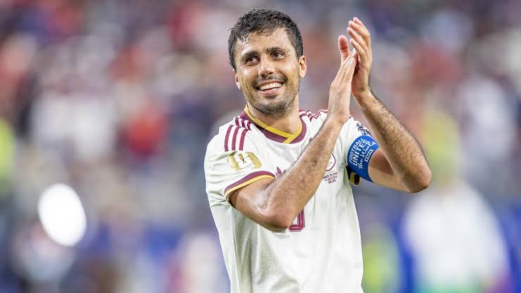 Rodri rikthehet në stërvitje me Manchester Cityn, negociatat me Barcelonën në pikë kritike
