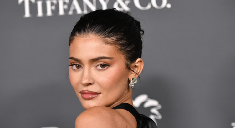 Kylie Jenner feston 29-vjetorin, festa rozë me yjet e Hollywood-it