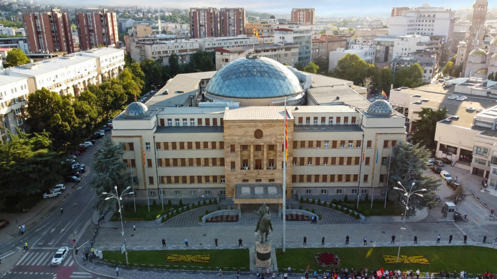 Deputetët rikthehen në punë më 2 shtator