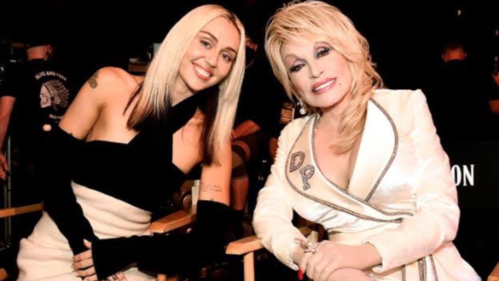 Miley Cyrus rrëfen bisedën e fundit me Dolly Parton: “Ajo do të donte që…”