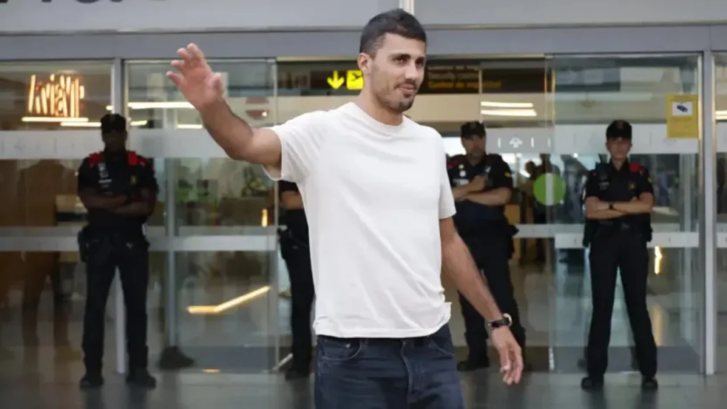 “Duam Championsin dhe gjithçka tjetër”, Rodri mbërrin në Barcelonë: Të luaj për këtë ekip është një ëndërr