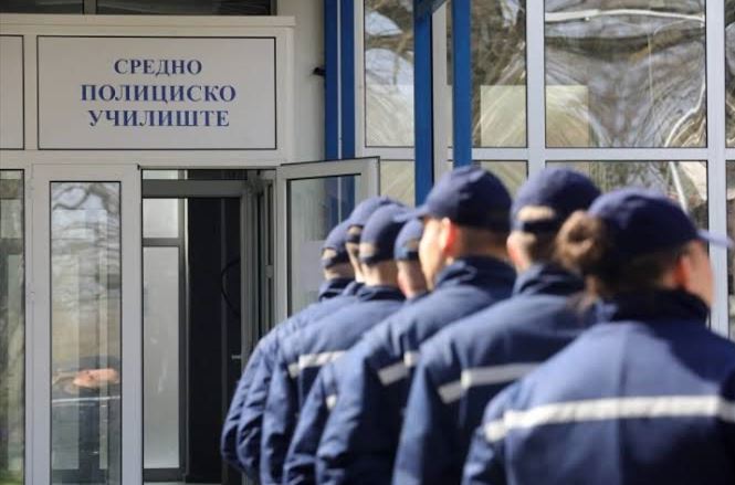 “Më pak se 3% shqiptarë”, ASH kërkon transparencë për pranimin në Shkollën e Mesme të Policisë “7 Maji”