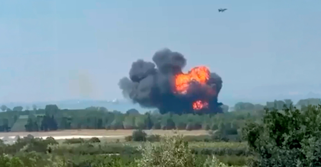 Rrëzohet avioni luftarak në Turqi, shpërthen në flakë (VIDEO)