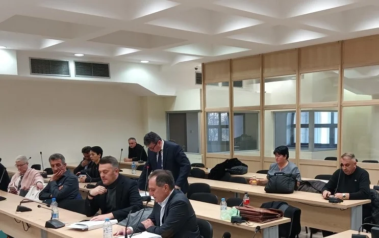 Të gjithë të akuzuarit për “Llaskarcën” u liruan nga burgu, do të hiqet fletarresti për të arratisurin Remzi Miftari