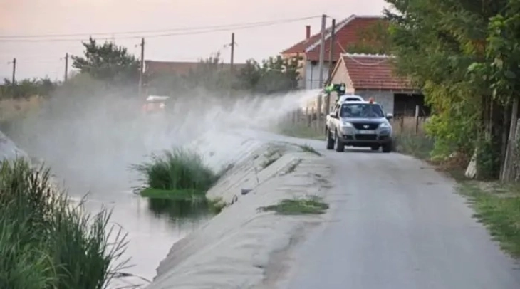 Dezinsektim tokësor kundër larvave të mushkonjave në territorin e Shkupit