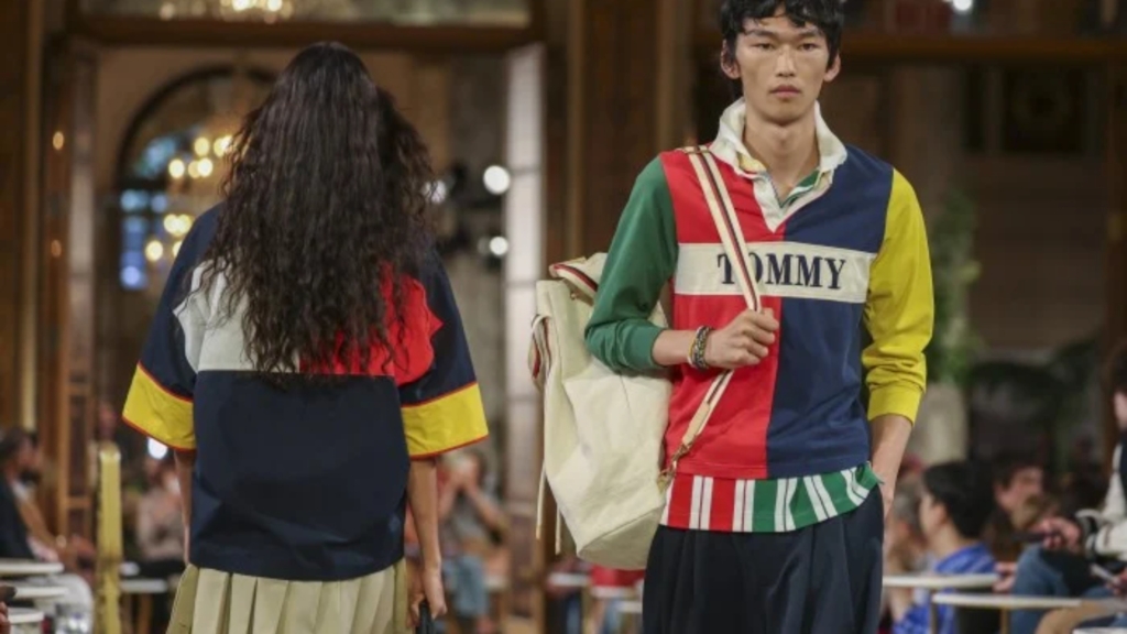 Tommy Hilfiger rikthehet në New York dhe e kthen hotelin Plaza në pasarelë!