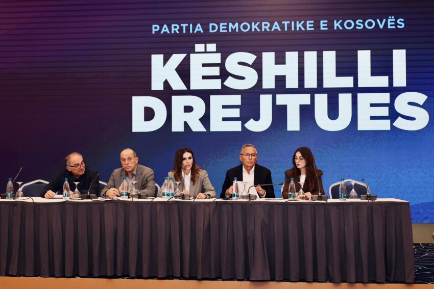 PDK-ja miraton deklaratën, kërkon ndryshimin e ligjit për Dhomat e Specializuara
