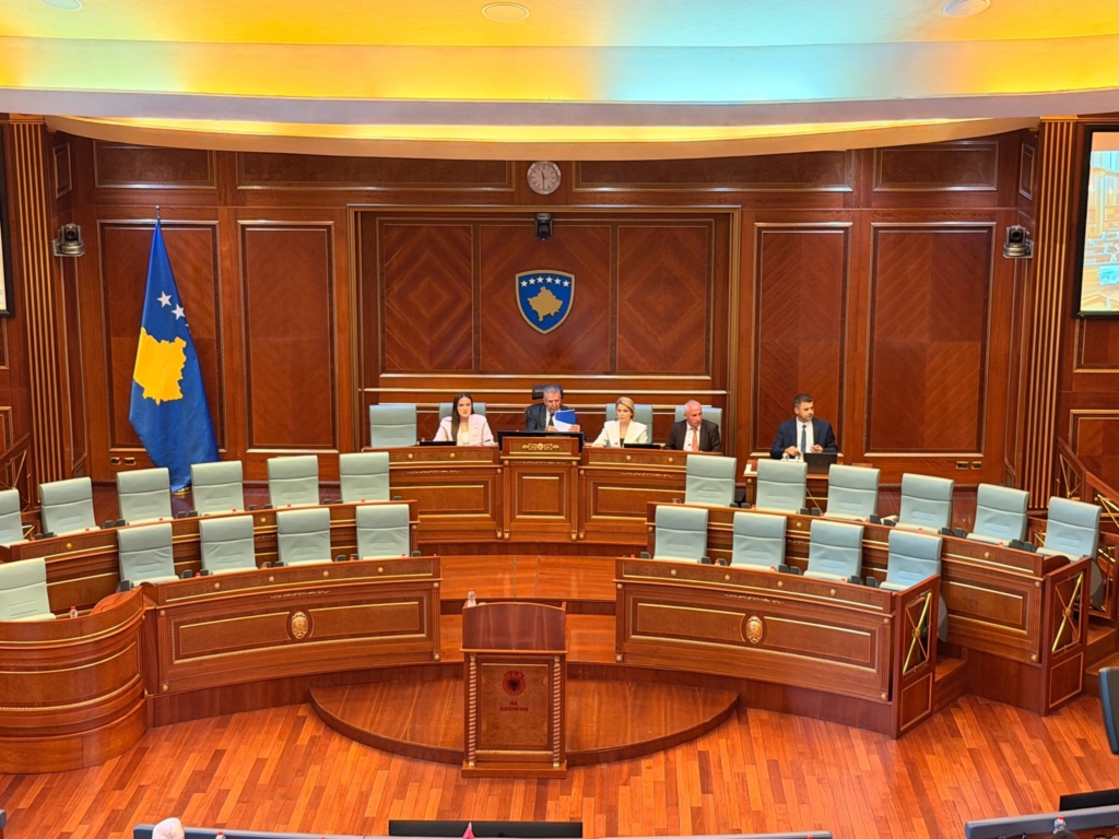 Përfundon pauza 30-minutëshe, ende nuk nis seanca konstituive e Kuvendit