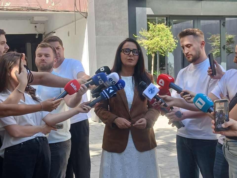 Lushaku: Do të qëndrojmë në seancën konstituive