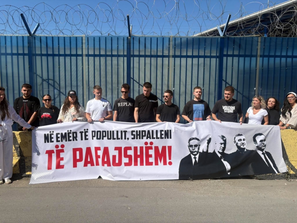 Aktivistët e “Liria ka Emër” para EULEX-it për ish-krerët e UÇK-së: Në emër të popullit, shpallini të pafajshëm