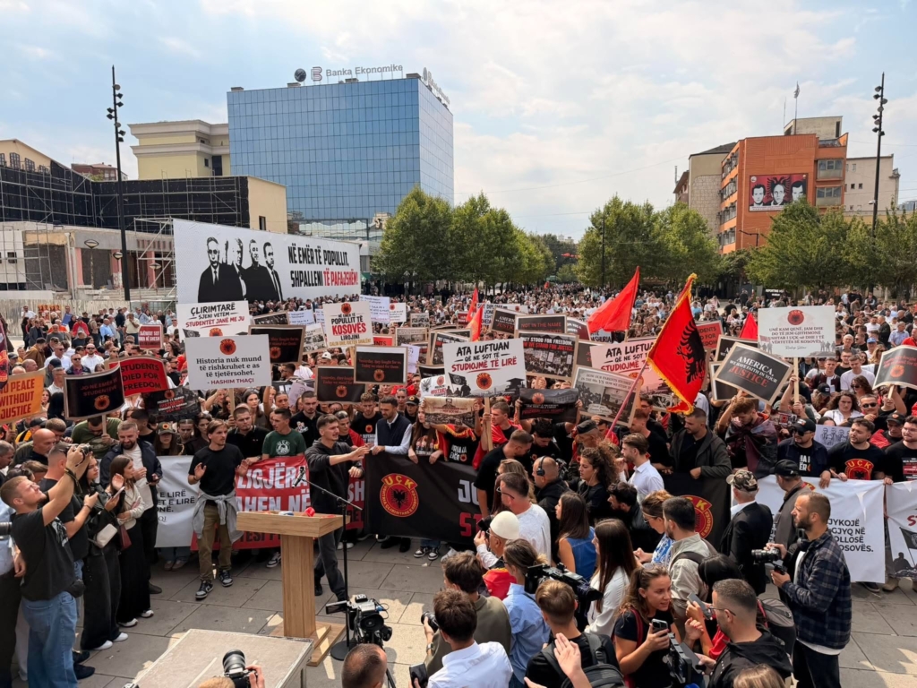 Përfaqësuesit studentorë në marsh: UÇK-ja është pjesë e historisë dhe identitetit tonë